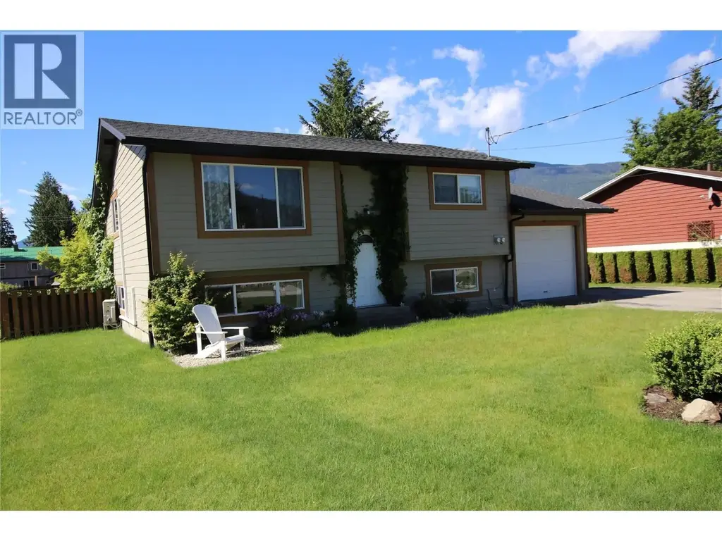 304 5th Nw Street, Nakusp
